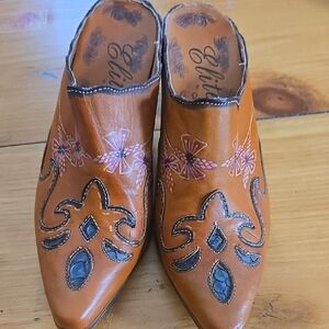 Women's Tan and Black Embroidered Shoes